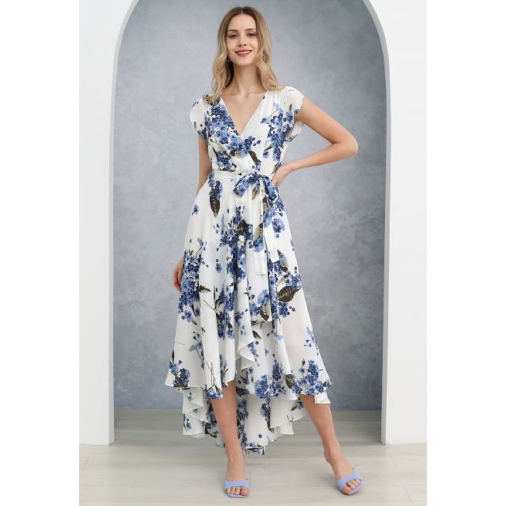 Lulu’s blue floral maxi dress